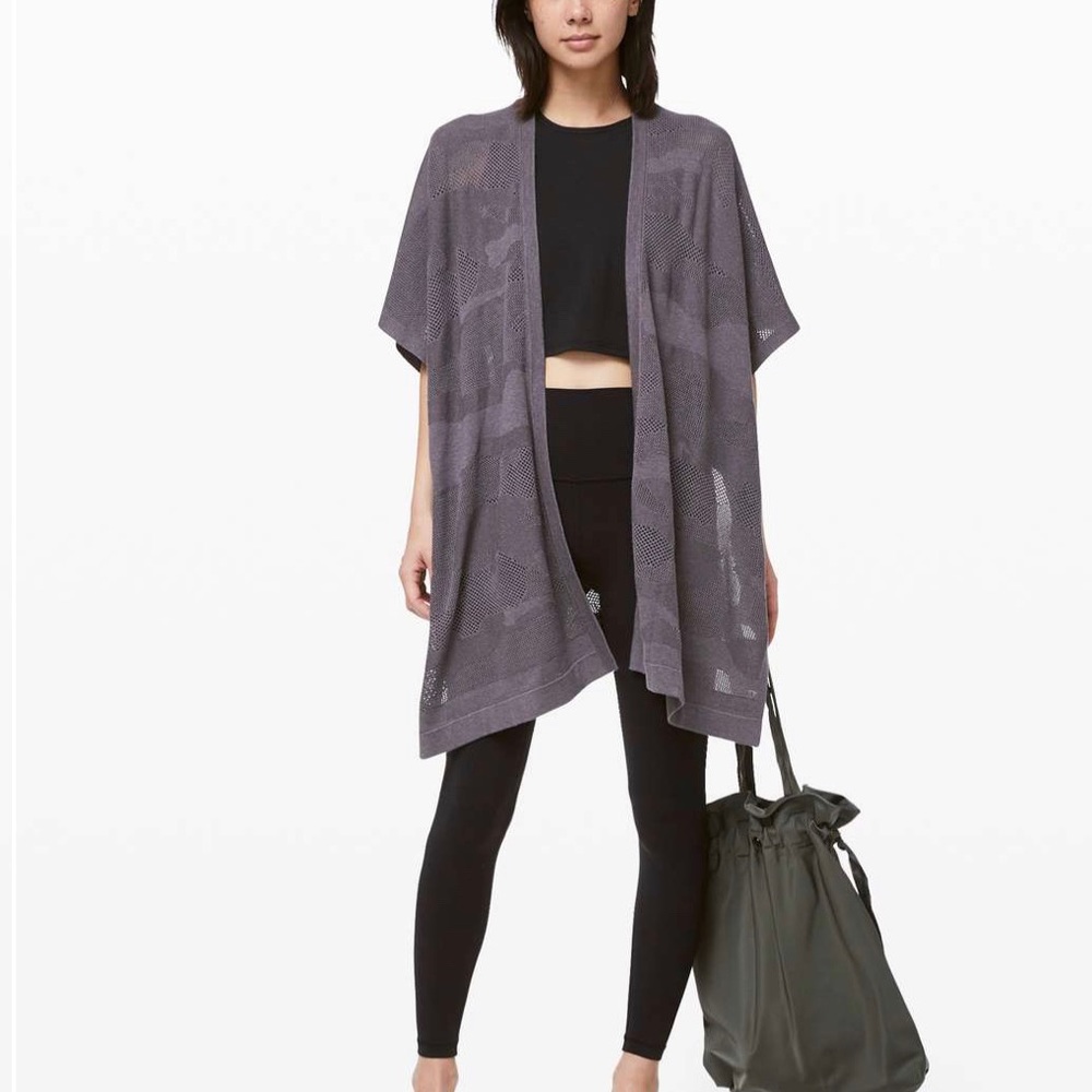 Lululemon “Find Your Light Wrap” wrap BNWT